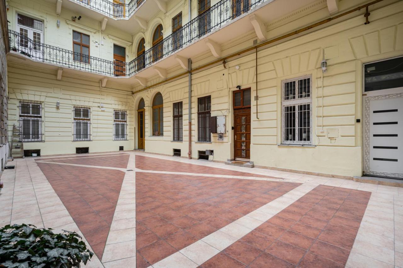 Zensen Nest Apartment Budapest Luaran gambar
